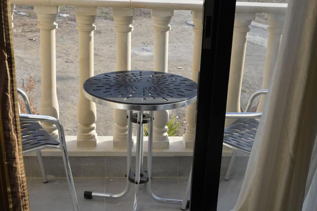 Isabella Court Townhouse Near Venus Beach And Lidl Paphos Exterior foto