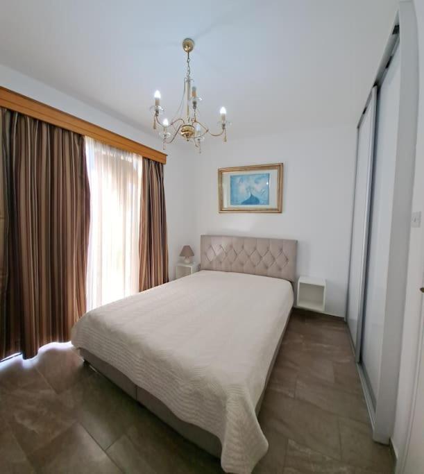 Isabella Court Townhouse Near Venus Beach And Lidl Paphos Exterior foto